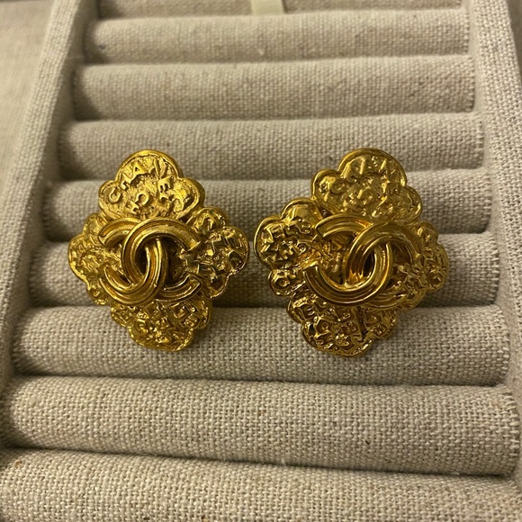 Chanel - Picture 1 of 3